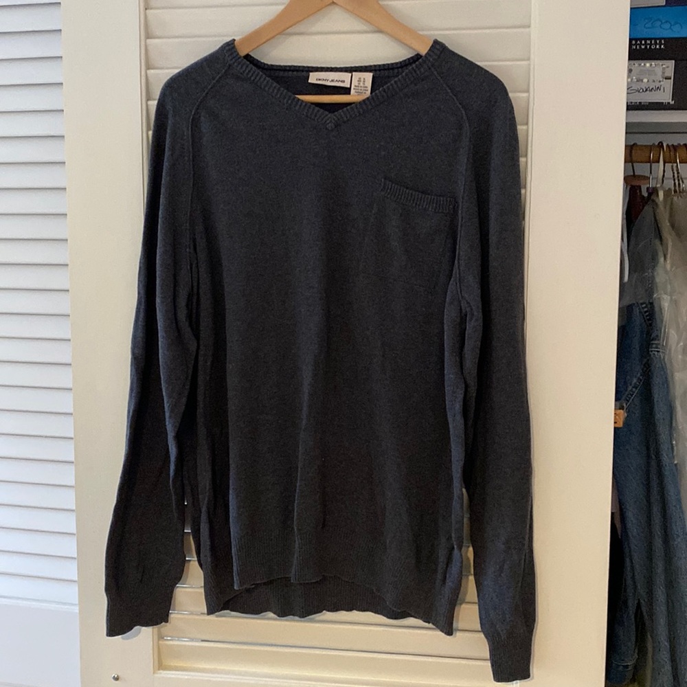 Men’s extra large V-neck sweater DKNY. Very gently used no stains no wear